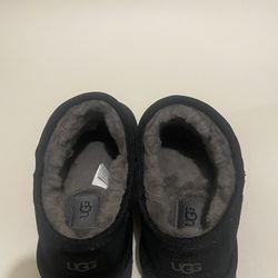 Men Ugg’s Size 9 (black)