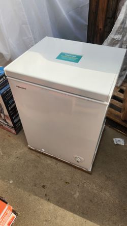 Hisense 5 cu ft Garage Ready Chest Freezer- White
