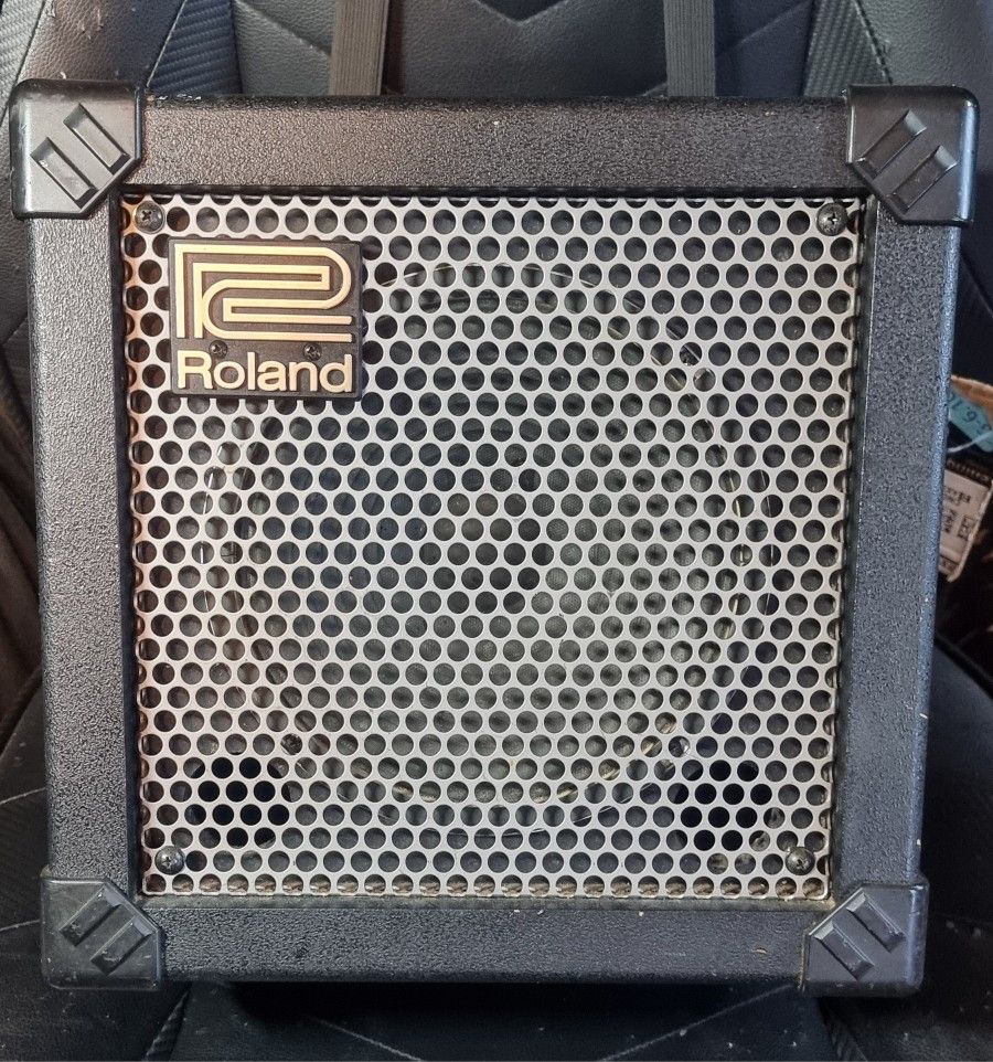 Roland Cube 15 _ 15 Watt Amp With Premium Roland Cable