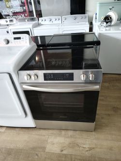 Frigidaire Stainless steel electric 220v  glass top stove oven control In Excellent Working Condition