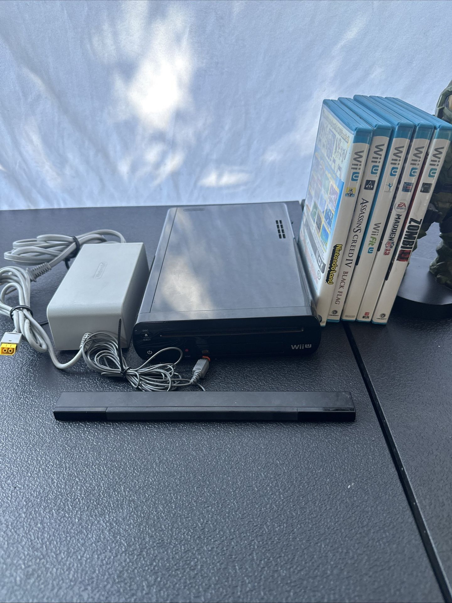Nintendo Wii U Console WUP-101(02) Tested Works! With 5 games! No Gamepad