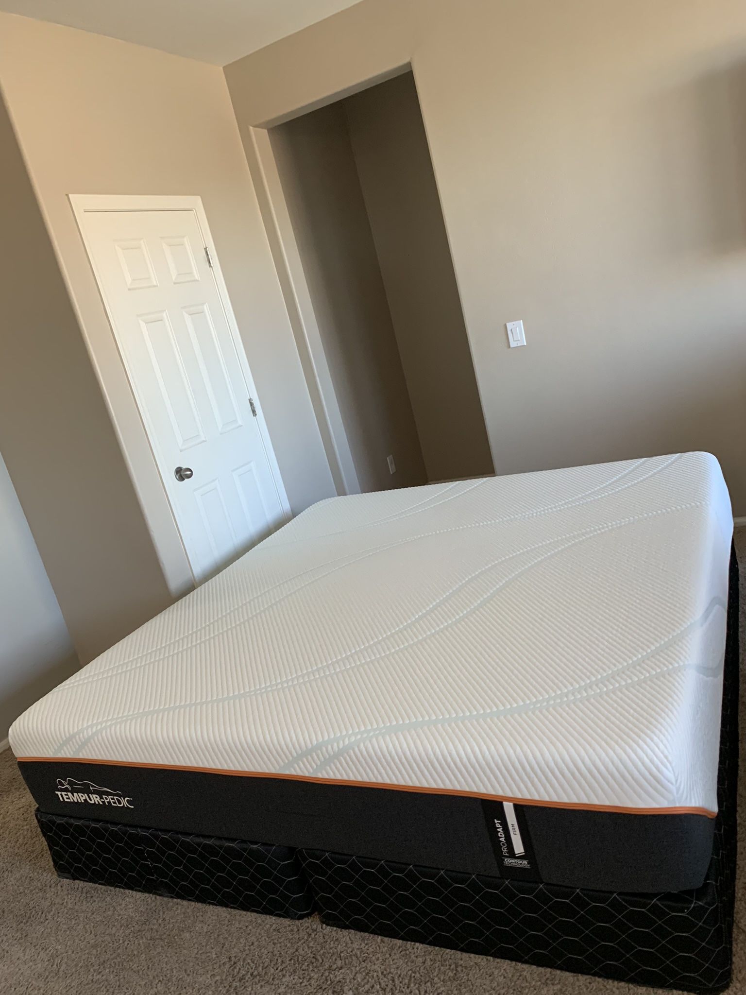 KING TEMPURPEDIC PRO ADAPT FIRM MATTRESS AND FREE BOX SPRINGS for Sale in Avondale, AZ OfferUp