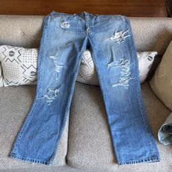 Levi Distressed Jeans 