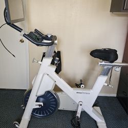MYX FITNESS BIKE.....IT COMES WITH A 21 INCHES WIDE TABLET...NEW...$ 400