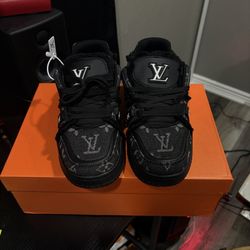 LV trainers Size 40 Eu, 7 US