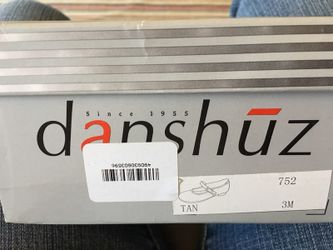 New in box girls size 3 tap shoes.