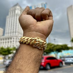 🌴Made For The Water 💧 Miami Cuban Link Bracelet Tuff Bonded Plating With Real 14k Gold One Silver ⛓️🖐️🤩