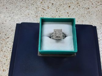 White Gold 14k (.585) 8.4 grams Size 7.5