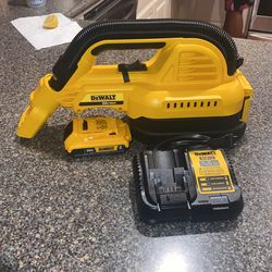 20v Max Dewalt 1/2 Gal. Wet/dry Portable Vacuum 