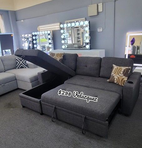 ✅️✅️Convertible Sectional
Reversible Convertible Sectional W/Cup Holders & Storage✅️✅️