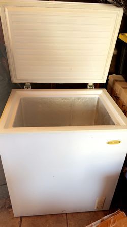 Holiday 5.0 cu ft Chest Freezer