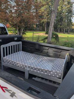 Toddlers bed frame