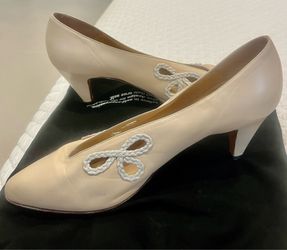 Vintage pinky beige and white leather shoes