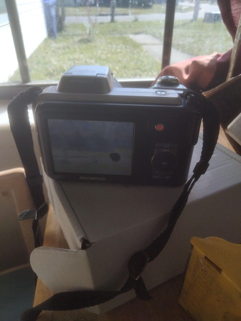 Olympus SP-600UZ Digital Camera