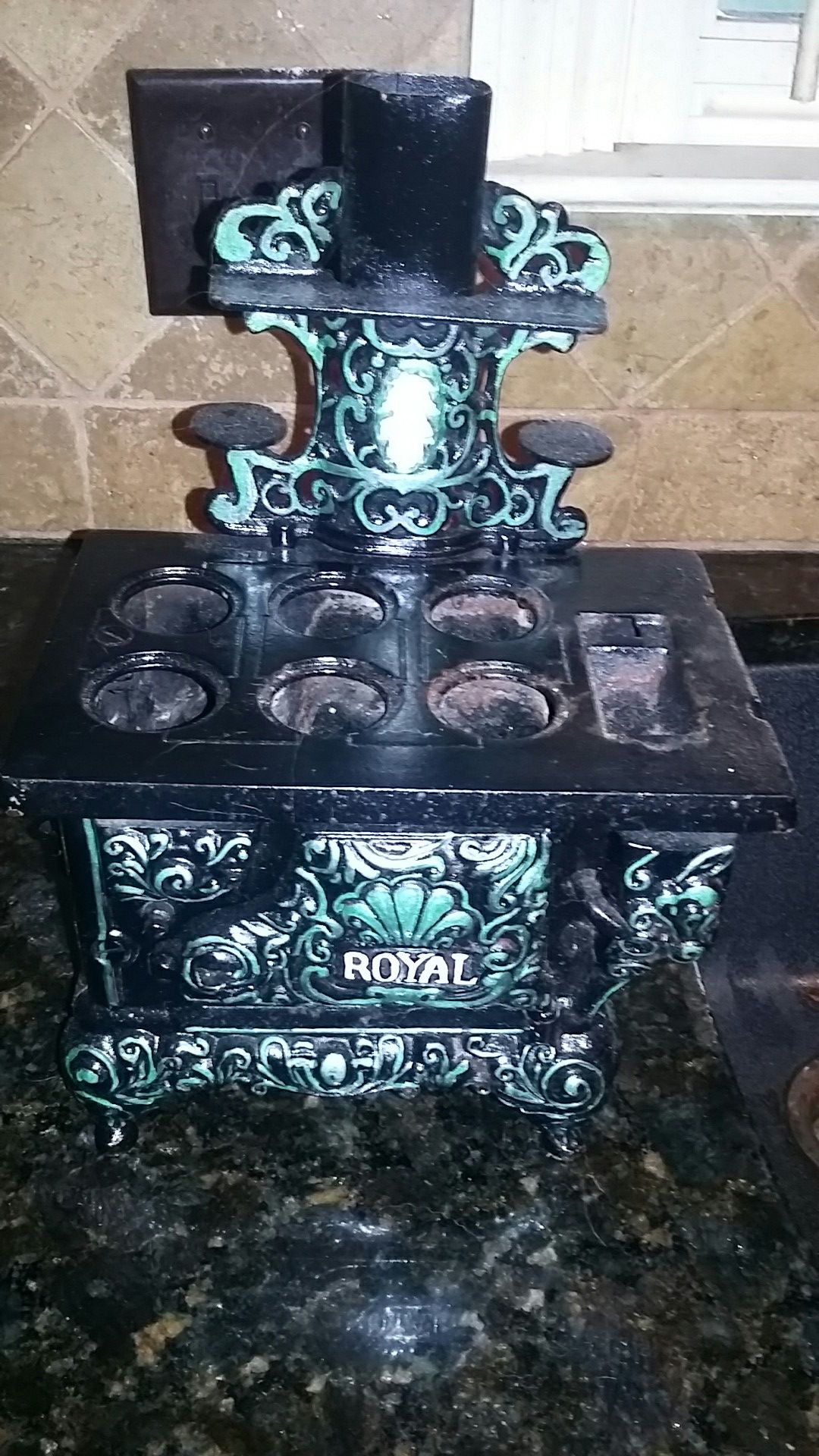 Antique salesman sample of a royal stove Sierra 1900 to 1910 made of cast iron