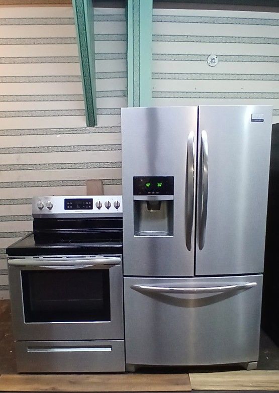 Fridigaire Fridge And Stove Combo