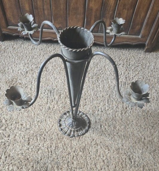 Iron Candle And Bouquet Stand