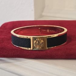 Brand New Black Tory Burch Kira Enamel Medium Hinged Bangle Bracelet with logo 18K-Gold-Plated
