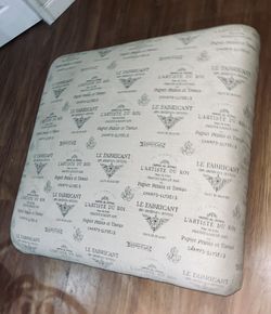 Gorgeous Like NEW Studded Ottoman With Beautiful Carved Feet $50