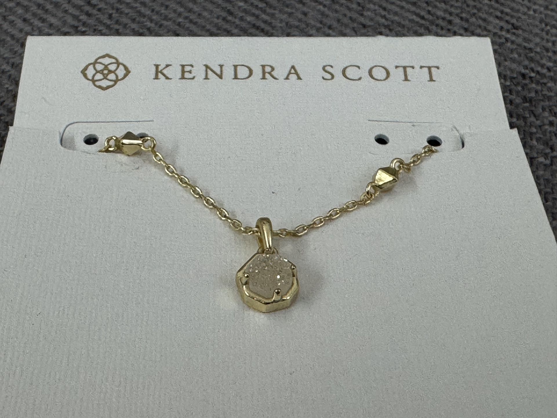 Kendra Scott Gold Iridescent Short Pendant Necklace - NEW