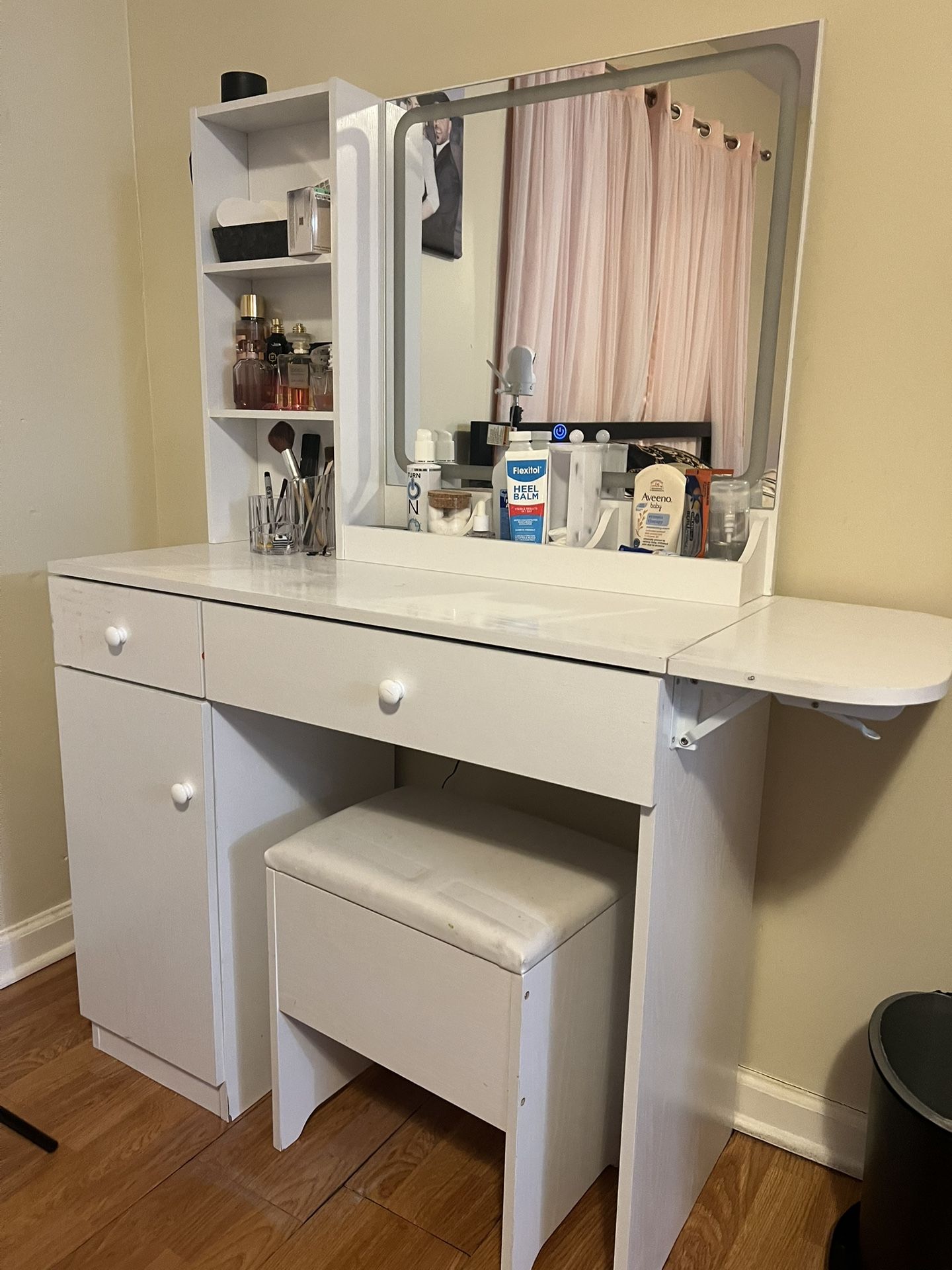 IRONCK Vanity Desk Mirror & Power Outlet, Makeup Table with Drawers & Cabinet,Stora