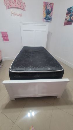 Twin size bed frame (City Furniture)