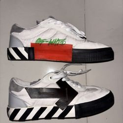 Off-White New Vulcanized Low White/Black – Size 40– 100% Authentic