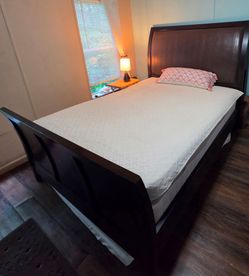 Bed frame Queen size, solid wood + bonus