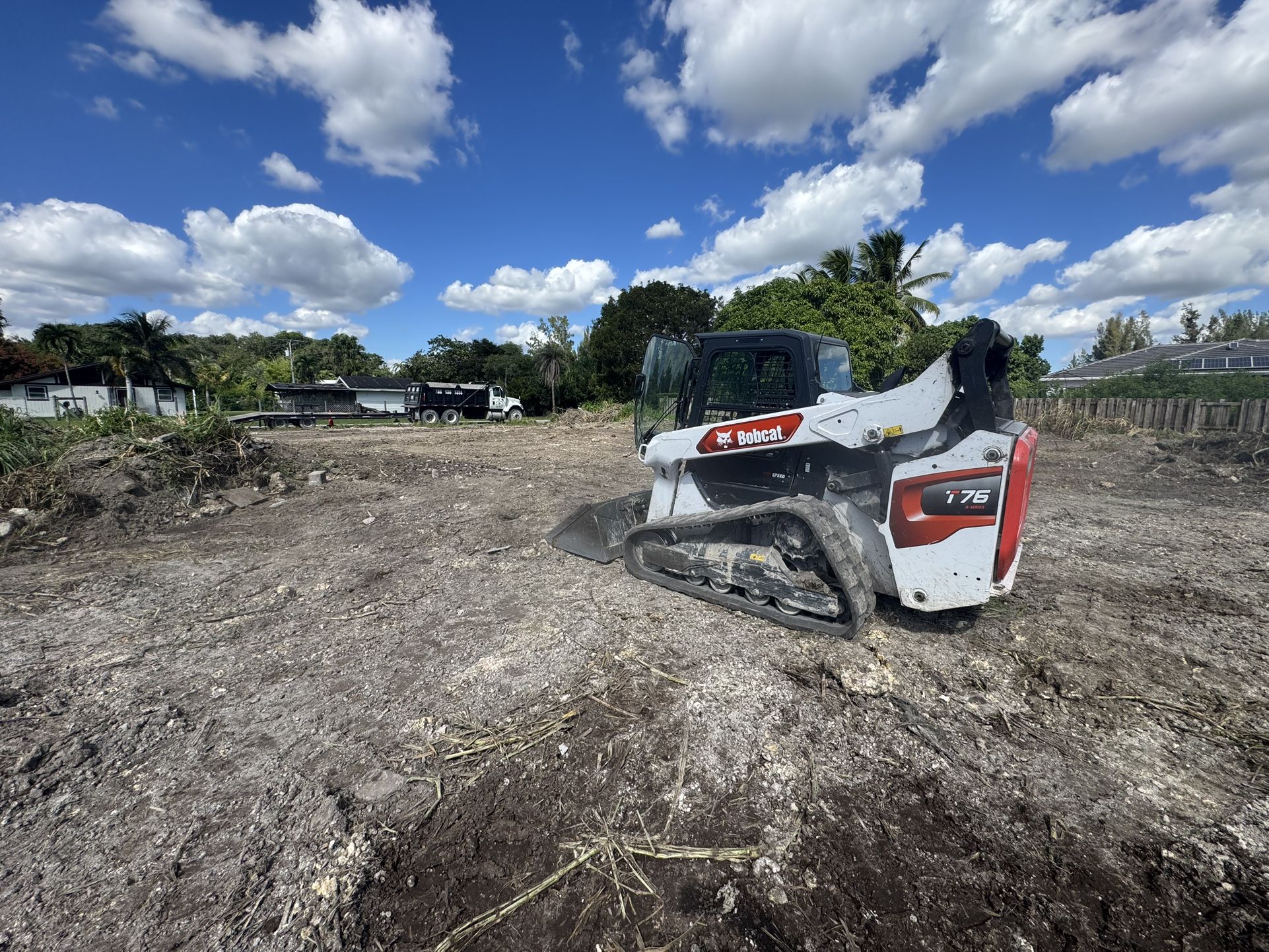 Bobcat Y Camion