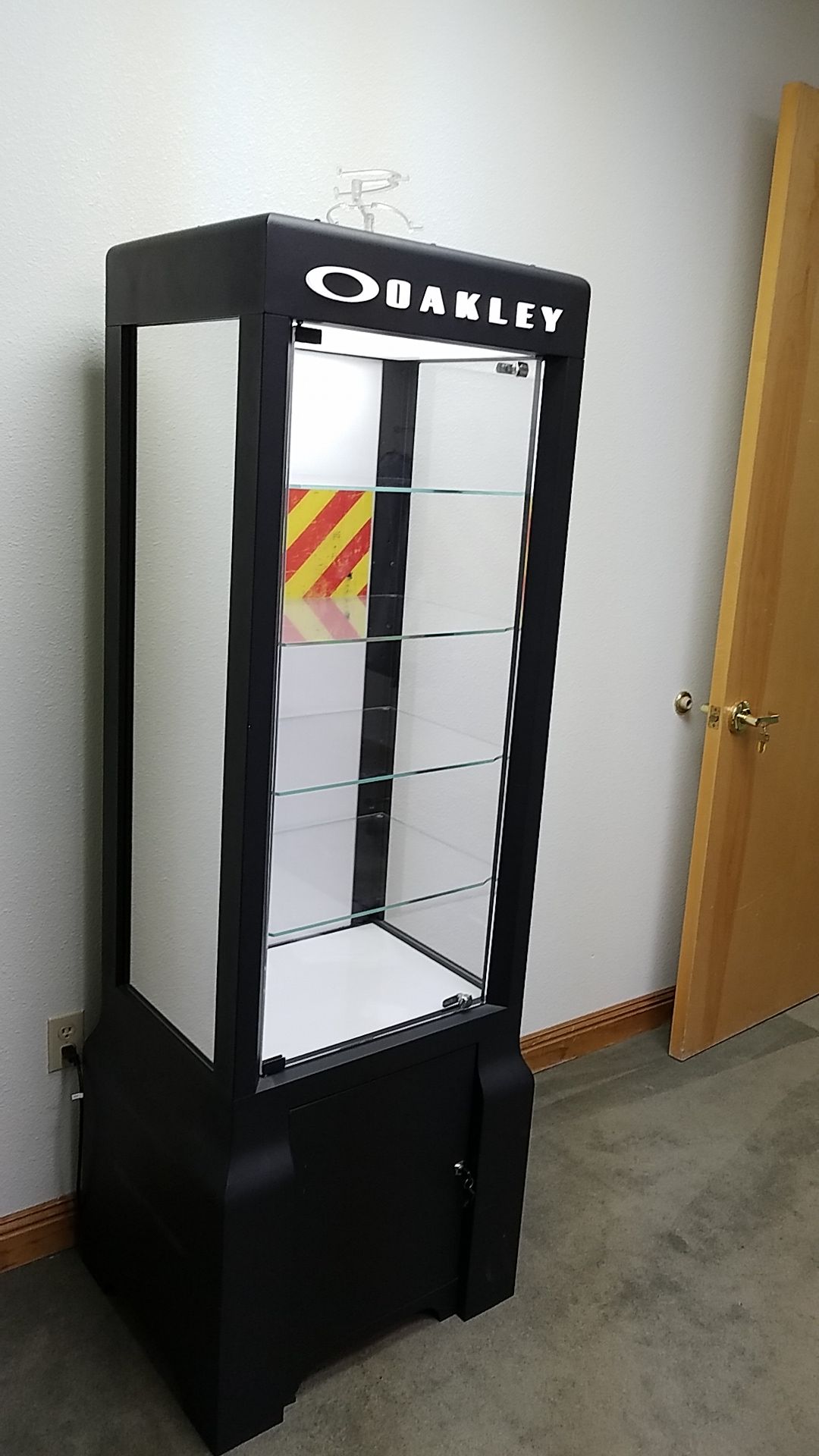 Oakley Mega Tower 3.1 Display Case for Sale in Henderson, NV OfferUp