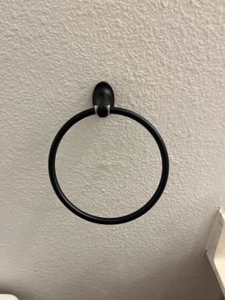 Circle towel rod