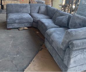 4 pcs couch brand new