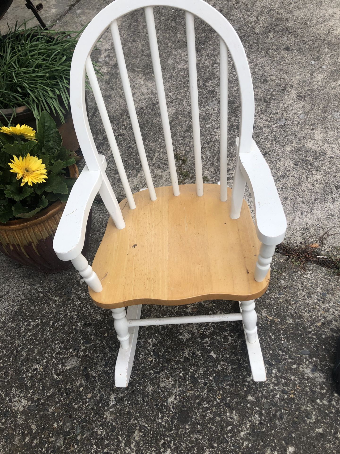 Super cute kinds rocking chair. My kids don’t fit in it anymore