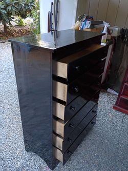 DRESSER