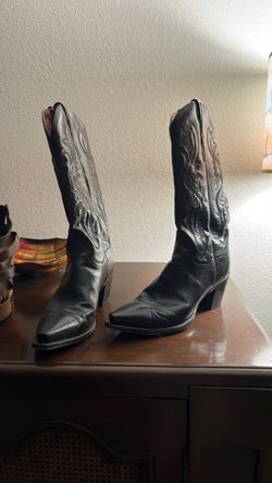 Size 10 women’s cowboy boots by Dan Post