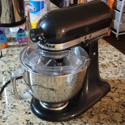 Kitchen Aid - 5qt Tilt Head Mixer - Black - With Attachments And Sheild