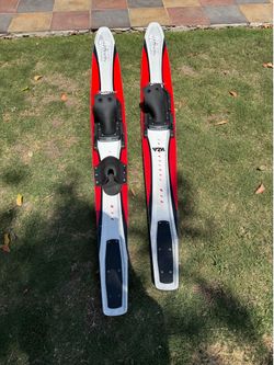 Water skiis
