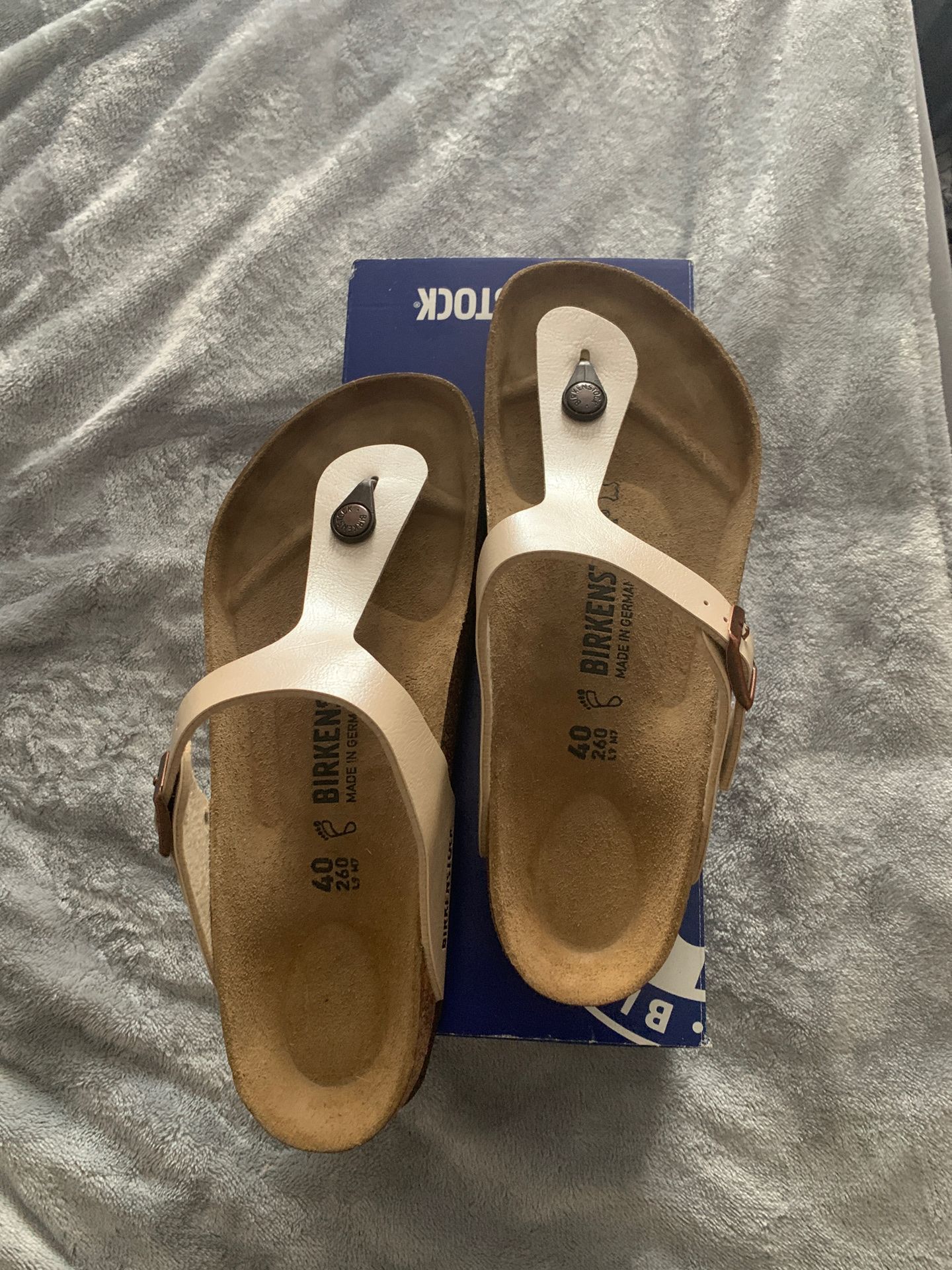 BNIB Birkenstock’s Gizeh Size 40 Pearl