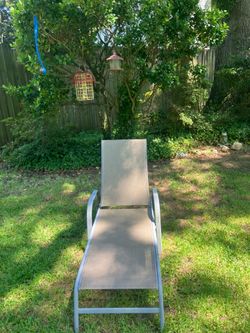 Outdoor lounge chair