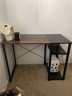 Black And  Wood Desk 