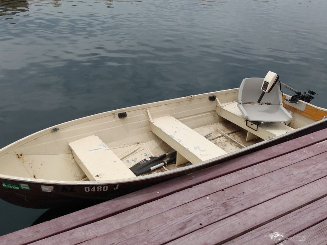 Photo 12 Foot Long Aluminum Boat With Trolling Motor Battery Paddle