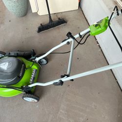 GREENWORK LAWN MOWER
