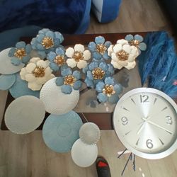 Living Room Furniture  Sofa, Loveseat, Pillows , 1 End Table, Lamp And Wall Pieces Included