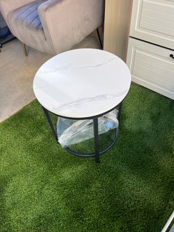 round marble table
