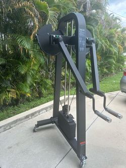 Standing shoulder lateral raise machine