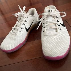 Women’s Nike Met on 4 XD