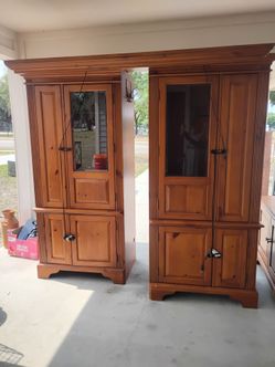 Entertainment center