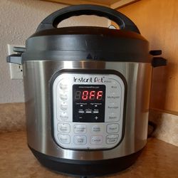 Instant Pot 8qt Duo Pressure Cooker for Sale in El Paso, TX - OfferUp