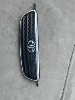 2007 Toyota corolla Oem Grill And Emblem