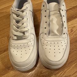Nike Air Force 1'07 Triple White Basketball Shoes